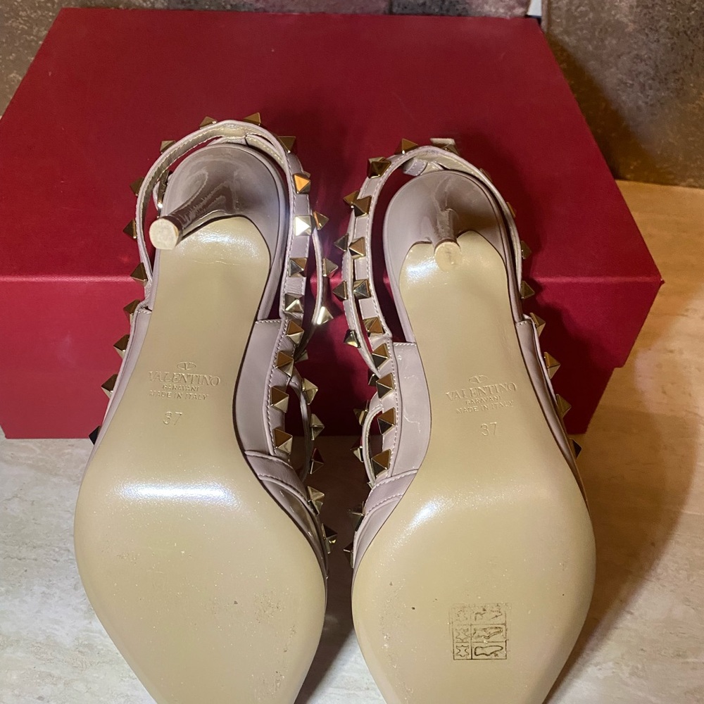 Blush Valentino Rockstud Patent Leather Heels - Picture 8 of 10